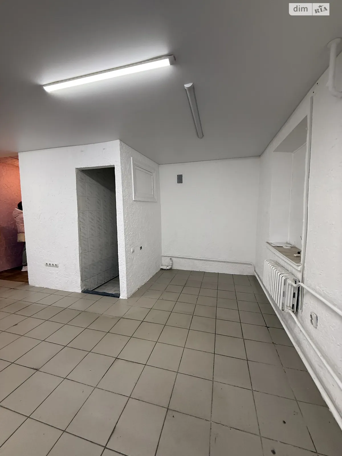 Продается офис 42 кв. м в бизнес-центре, цена: 75000 $ - фото 1