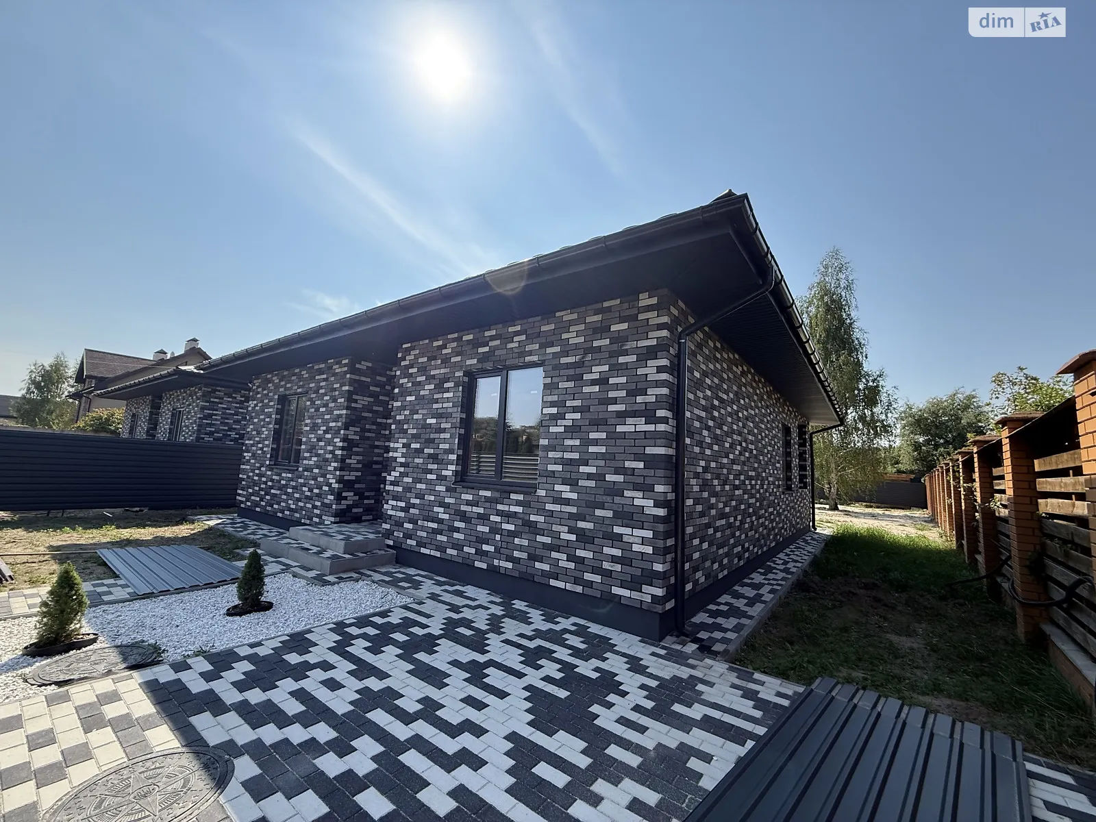 Продается одноэтажный дом 115 кв. м с камином, цена: 120000 $ - фото 1