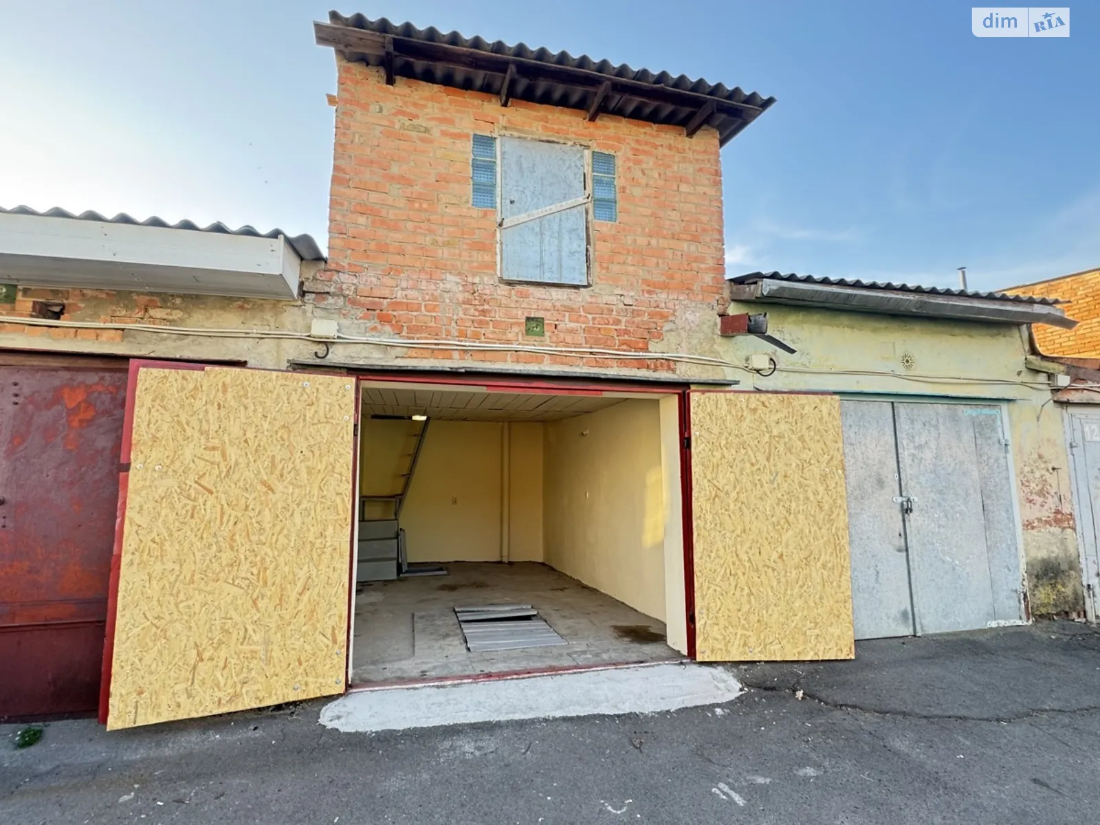 Продается место в гаражном кооперативе под легковое авто на 36 кв. м, цена: 13500 $ - фото 1