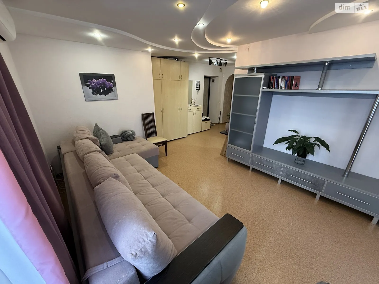 Продается 3-комнатная квартира 68.4 кв. м в Полтаве, ул. Великотырновская - фото 1