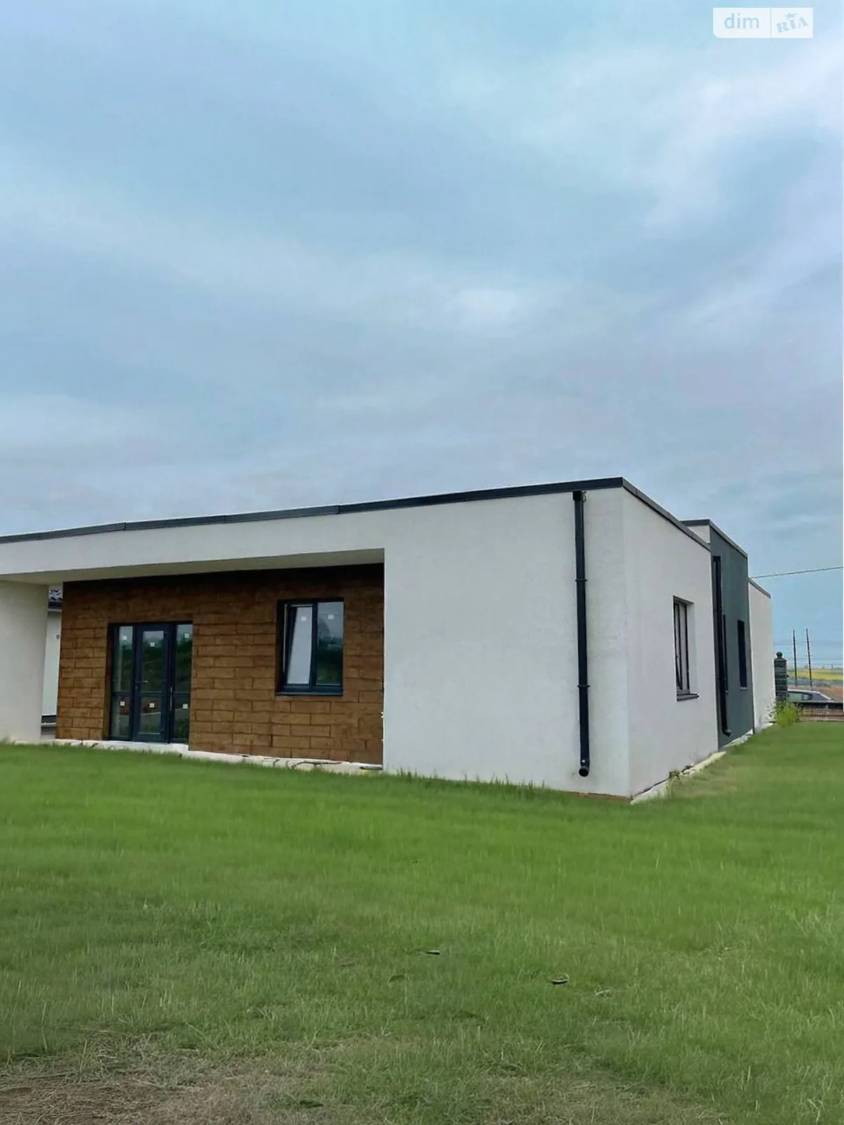 Продается одноэтажный дом 130 кв. м с гаражом, цена: 74900 $ - фото 1