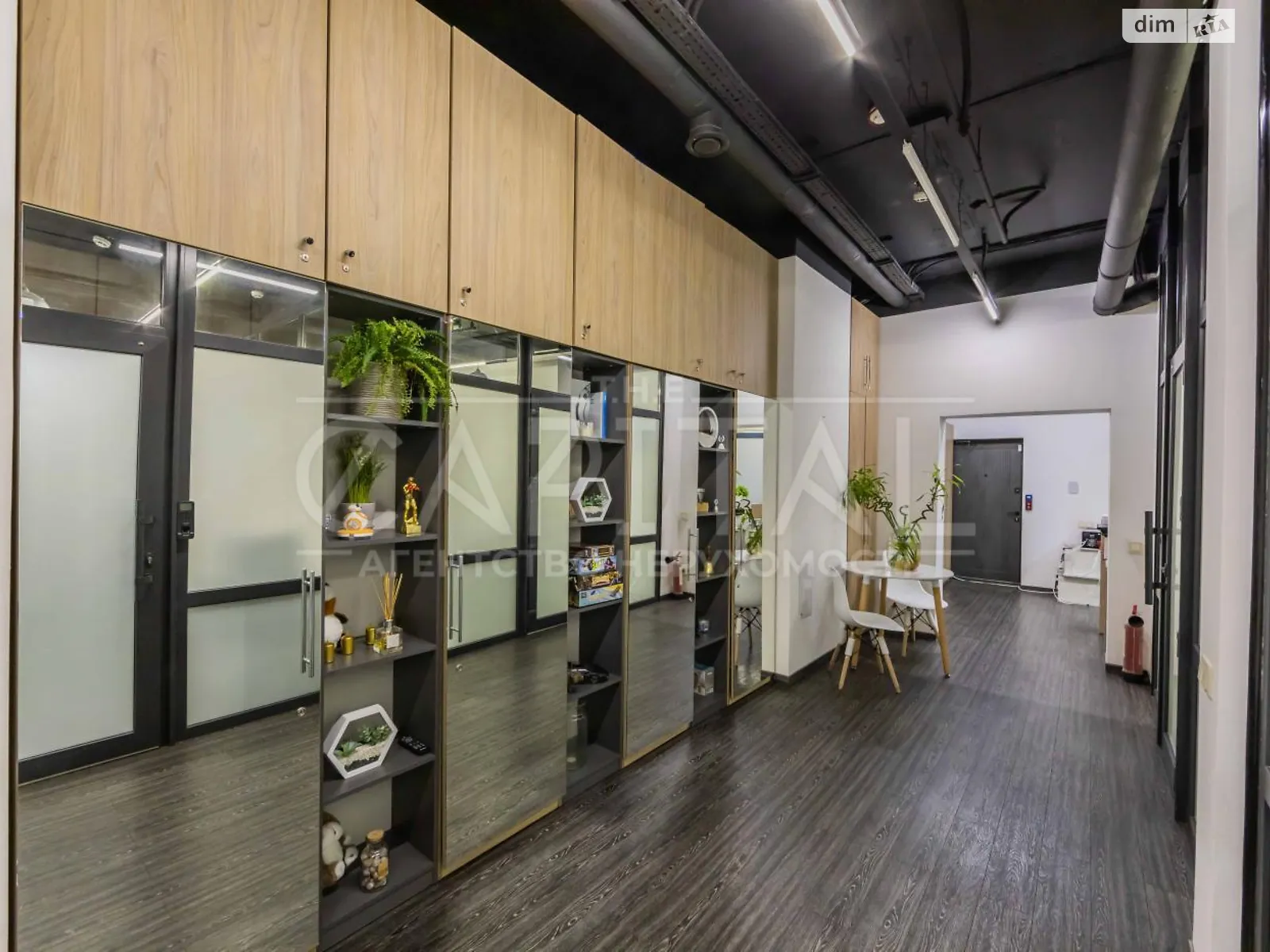 Продается офис 195 кв. м в бизнес-центре, цена: 380000 $ - фото 1