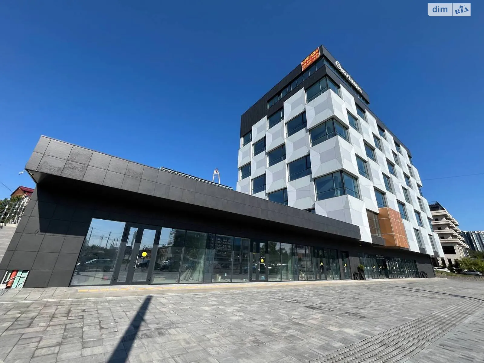 Сдается в аренду объект сферы услуг 700.4 кв. м в 6-этажном здании, цена: 140000 грн - фото 1