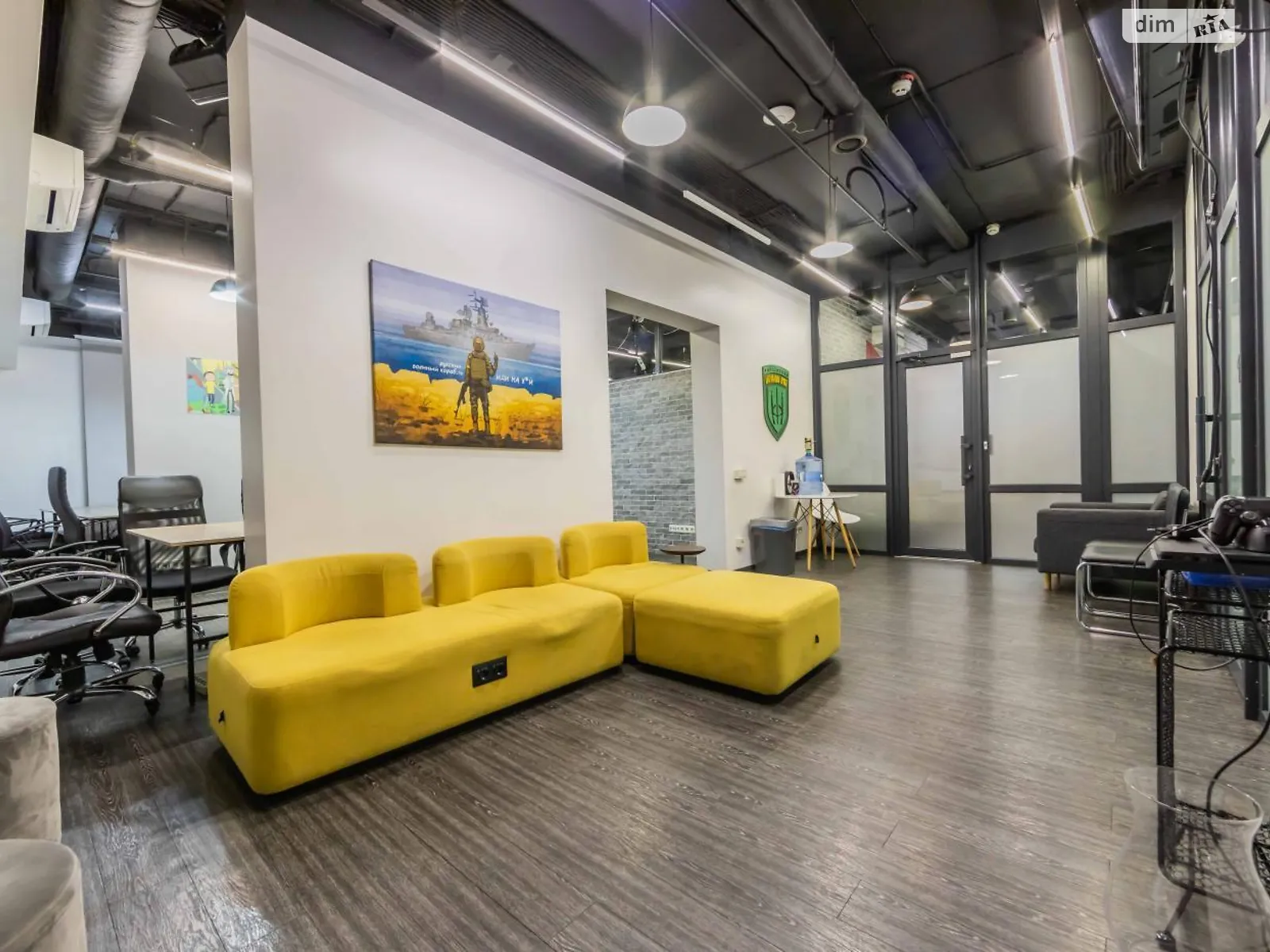 Продается офис 195.3 кв. м в бизнес-центре, цена: 380000 $ - фото 1