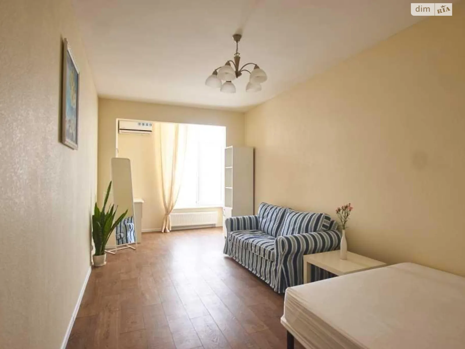 Продається 1-кімнатна квартира 45 кв. м у Києві, вул. Клавдіївська - фото 1