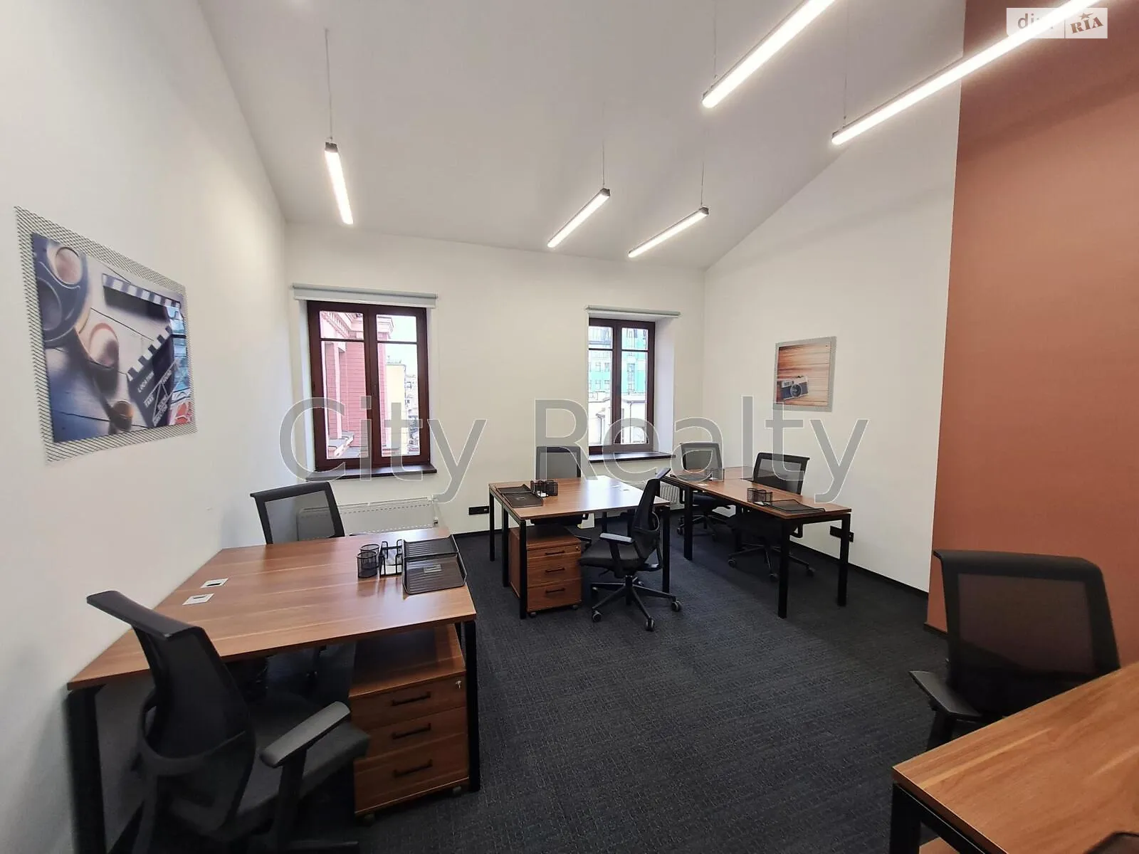 Сдается в аренду офис 55 кв. м в бизнес-центре, цена: 1400 $ - фото 1