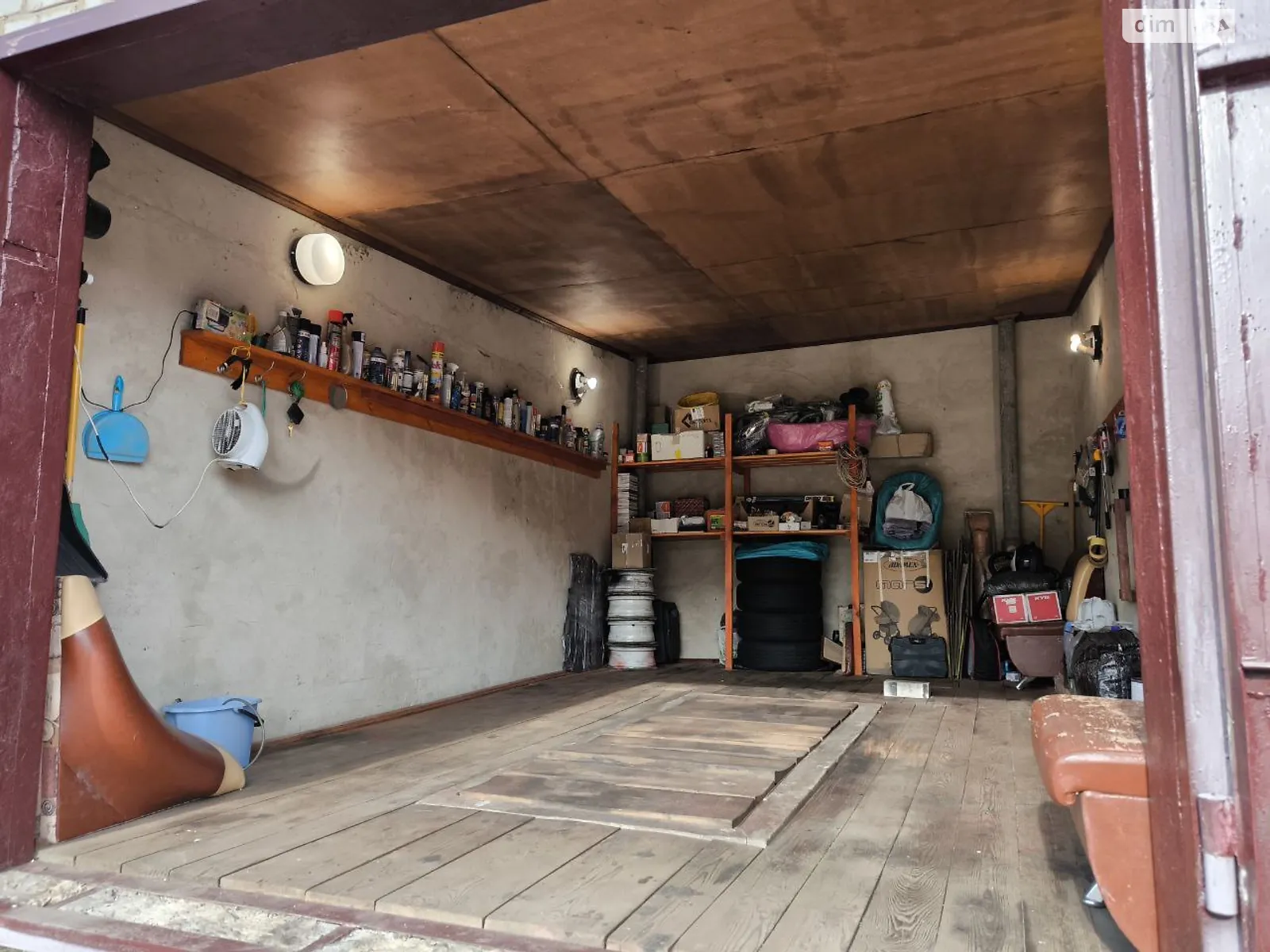 Продается место в гаражном кооперативе под легковое авто на 28 кв. м, цена: 140000 грн - фото 1