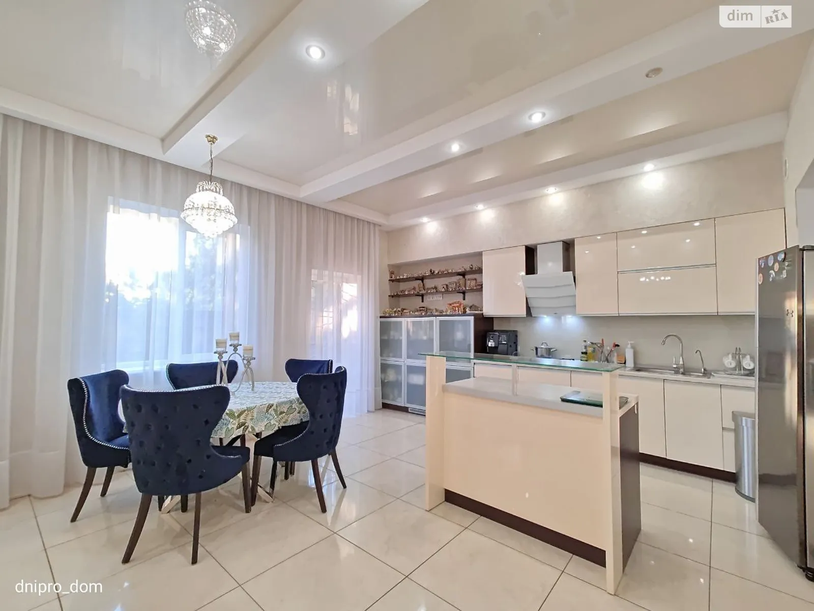 Продается дом на 2 этажа 254.4 кв. м с верандой, цена: 220000 $ - фото 1