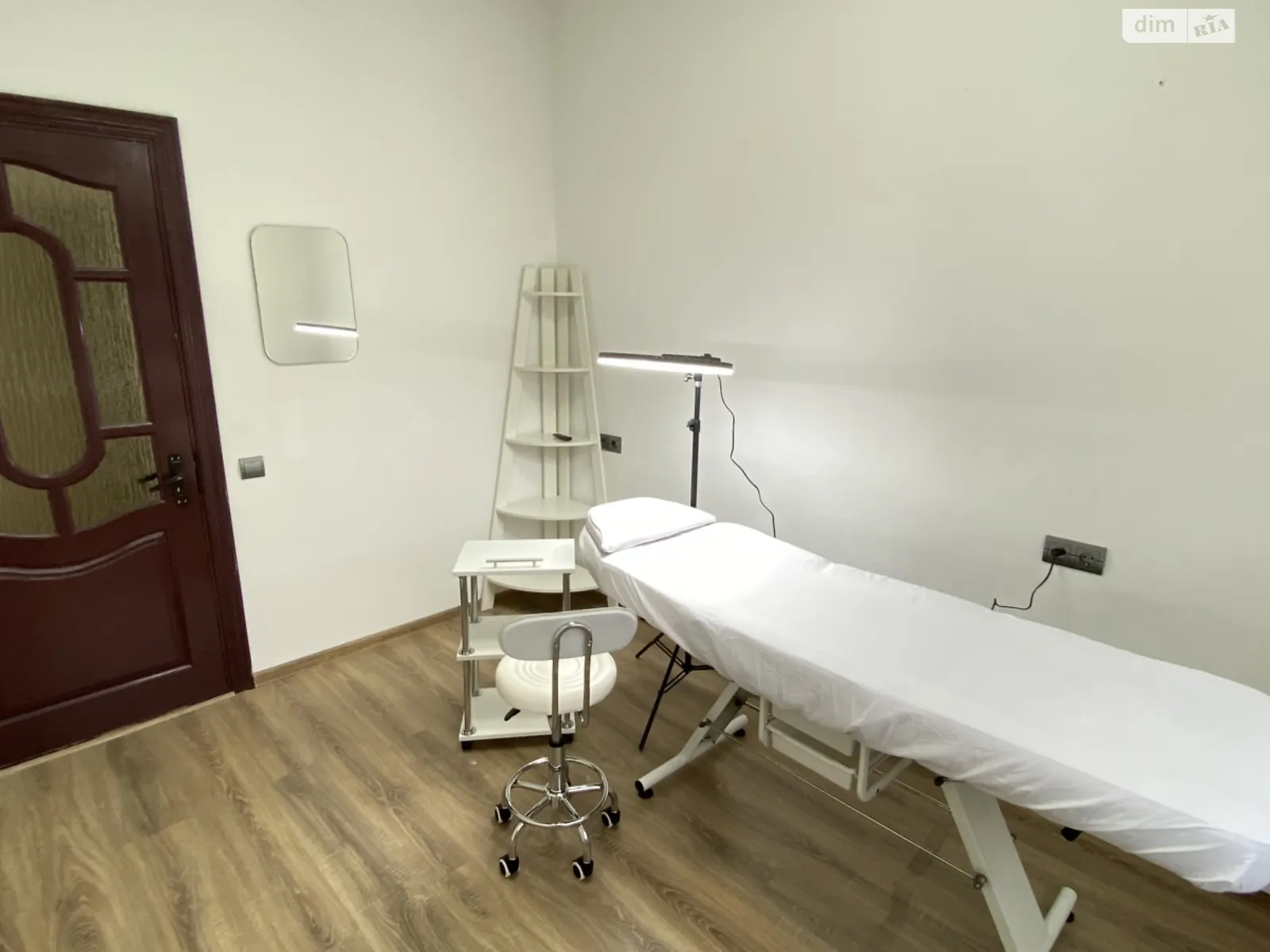 Сдается в аренду объект сферы услуг 33 кв. м в 4-этажном здании, цена: 6500 грн - фото 1