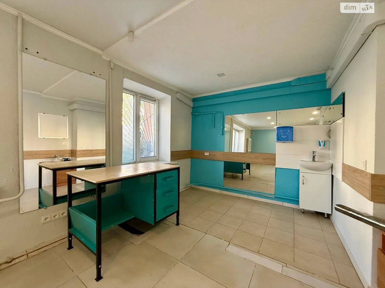 Продается объект сферы услуг 44.2 кв. м в 4-этажном здании, цена: 38000 $ - фото 1