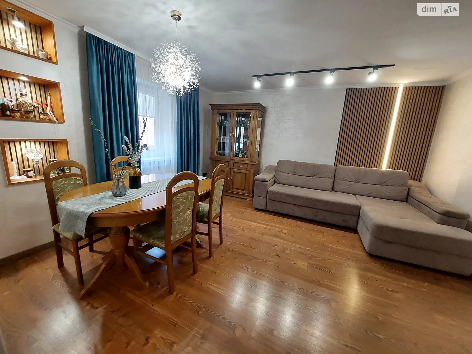 3-комнатная квартира 65 кв. м в Луцке, ул. Владимирская, 10 - фото 1