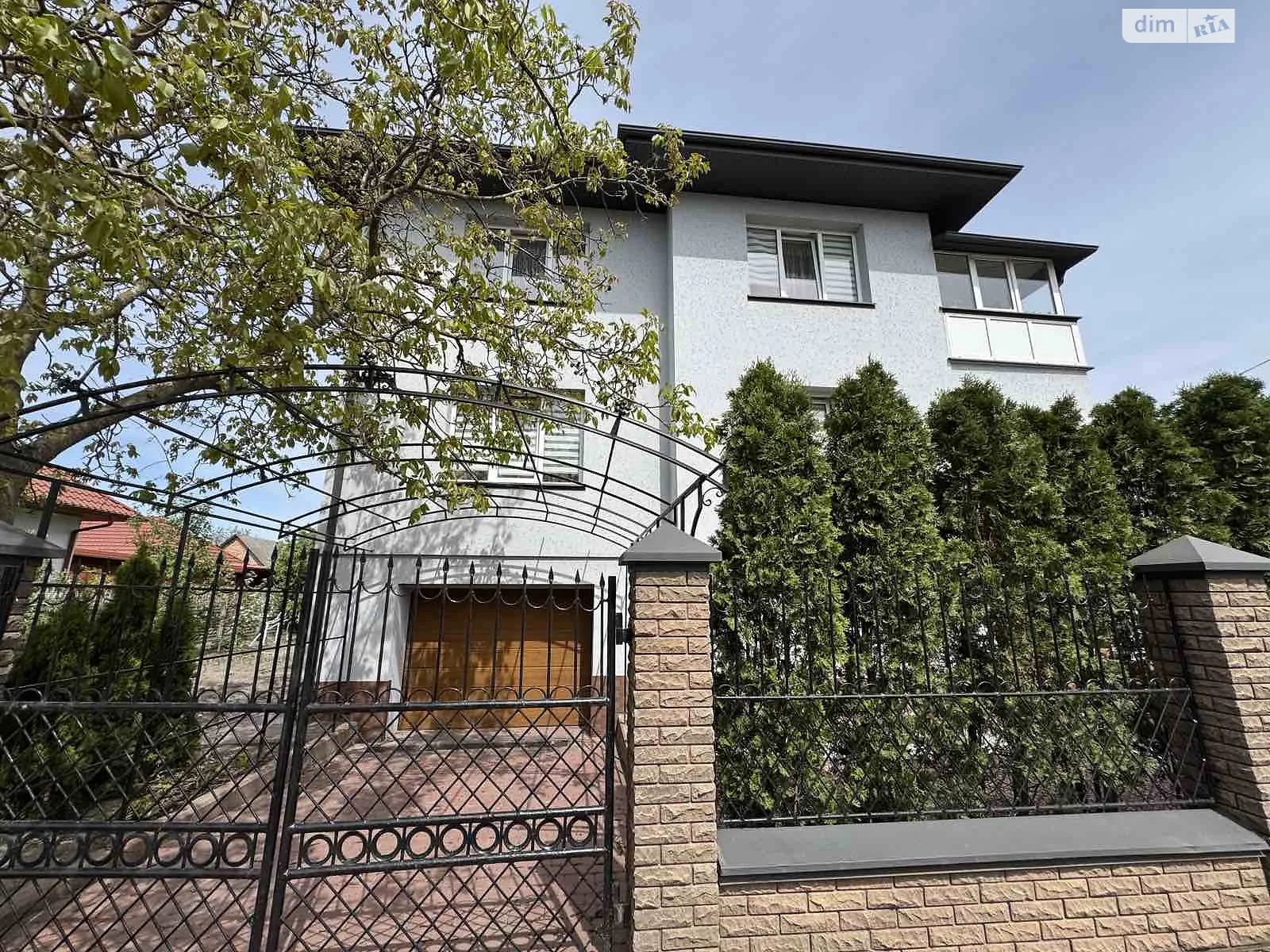 Продается дом на 2 этажа 242 кв. м с балконом, цена: 140000 $ - фото 1