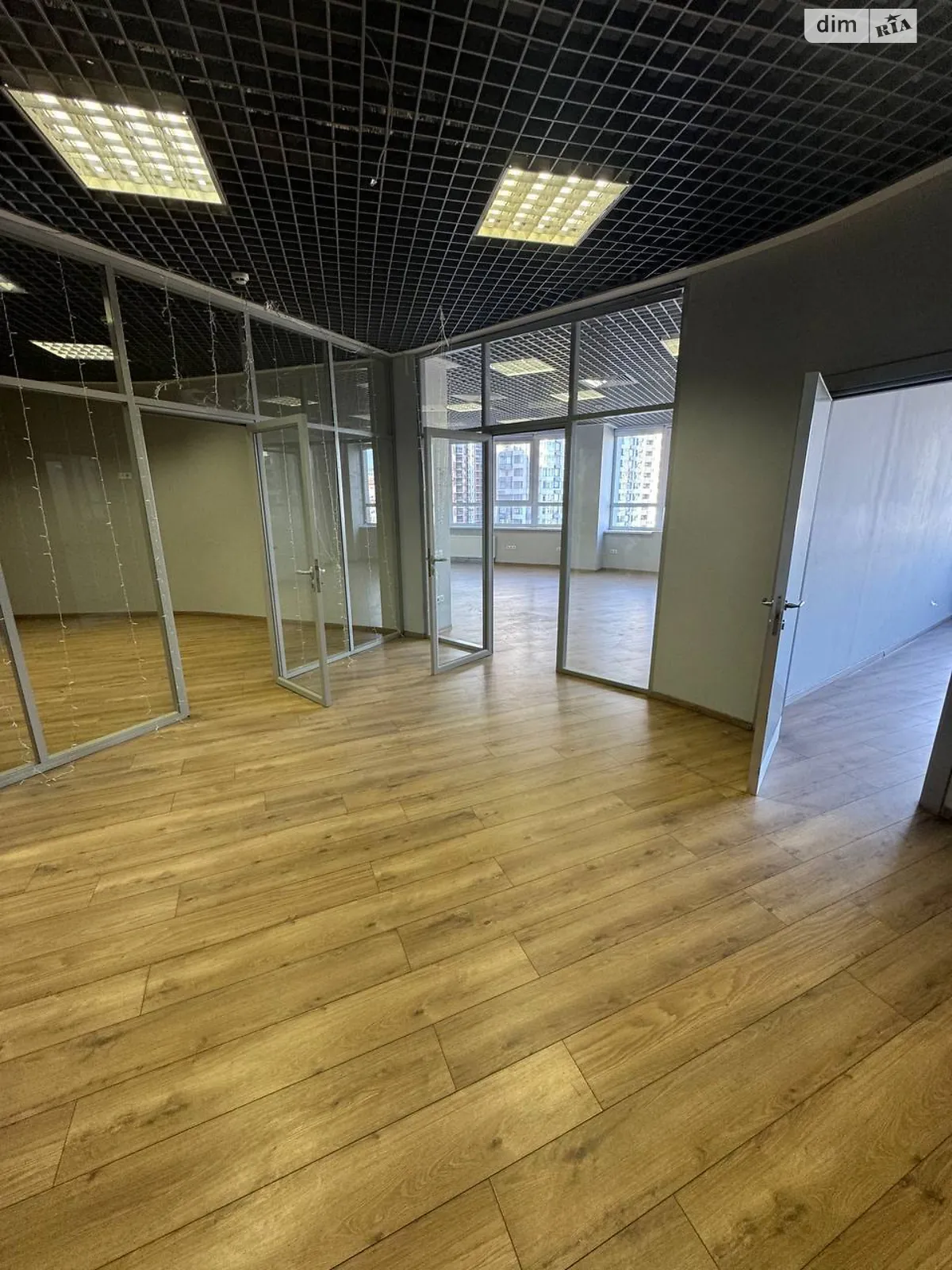 Сдается в аренду офис 200 кв. м в бизнес-центре, цена: 90000 грн - фото 1