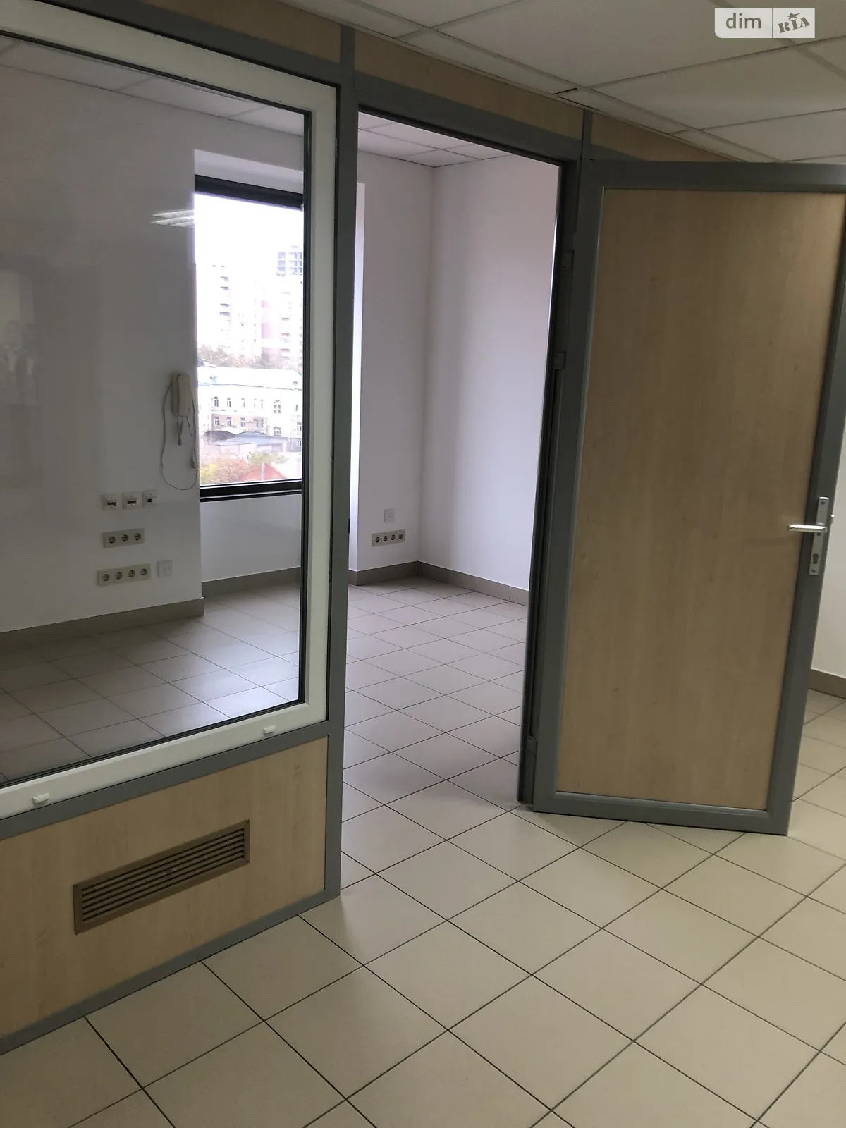 Сдается в аренду офис 53 кв. м в бизнес-центре, цена: 34450 грн - фото 1