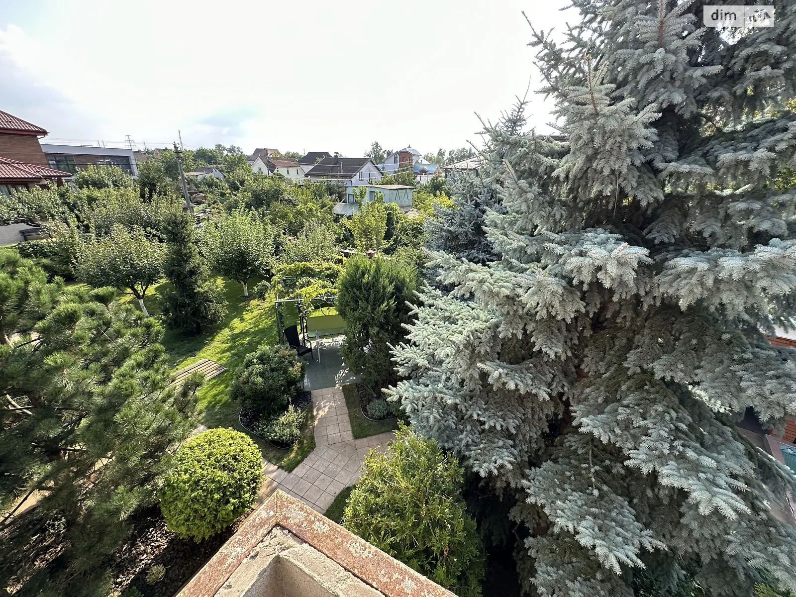 Сдается в аренду дом на 3 этажа 175 кв. м с участком, цена: 1300 $ - фото 1