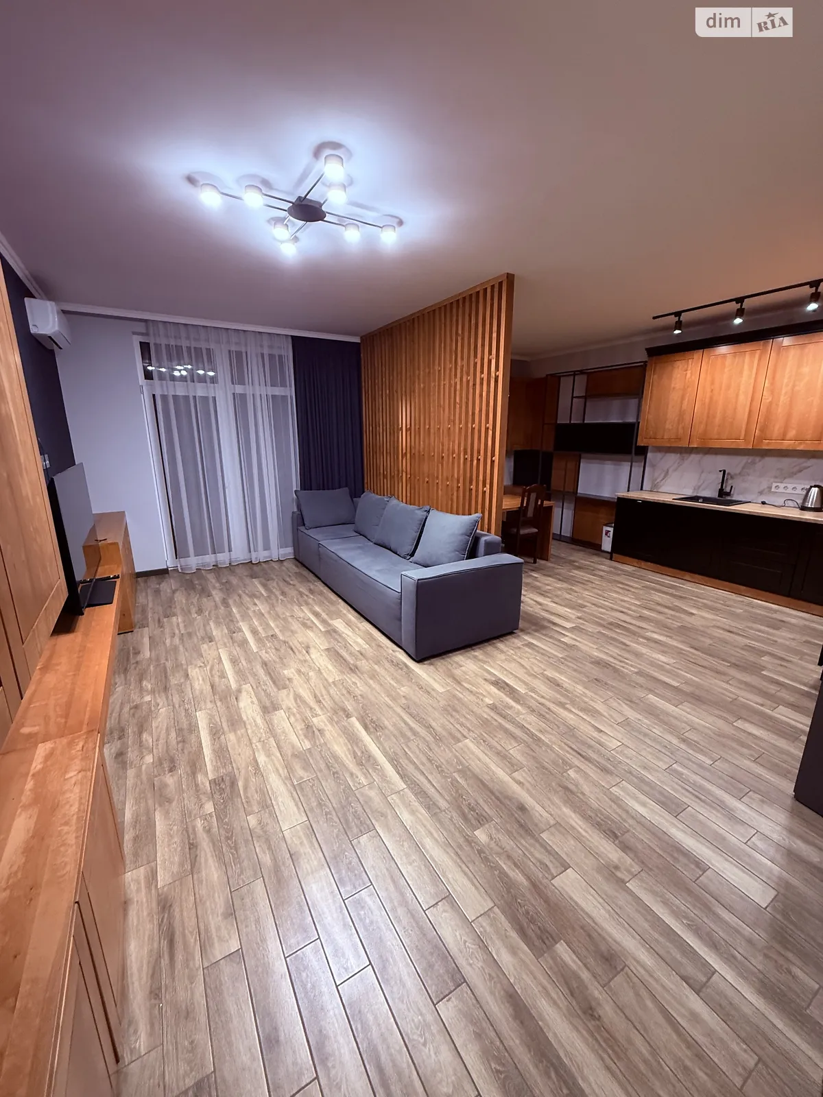 Сдается в аренду 2-комнатная квартира 100 кв. м в Ужгороде, цена: 1000 € - фото 1