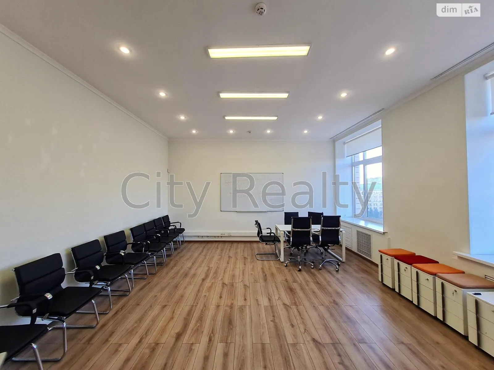 Сдается в аренду офис 77.4 кв. м в бизнес-центре, цена: 50310 грн - фото 1