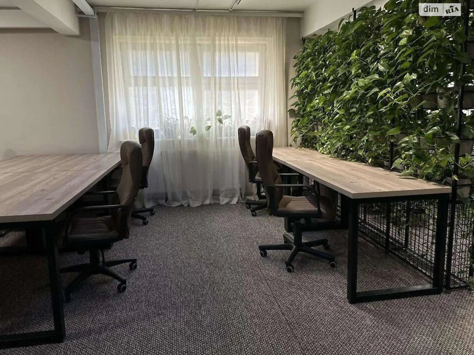 Сдается в аренду офис 220 кв. м в бизнес-центре, цена: 1100 $ - фото 1