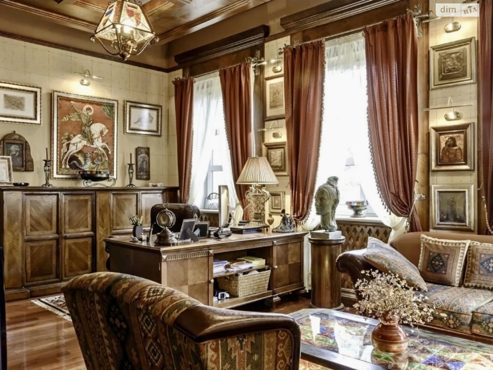 Продается дом на 3 этажа 572 кв. м с участком, цена: 1150000 $ - фото 1