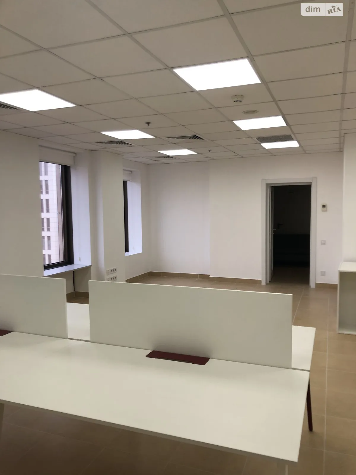 Сдается в аренду офис 48.8 кв. м в бизнес-центре, цена: 25220 грн - фото 1