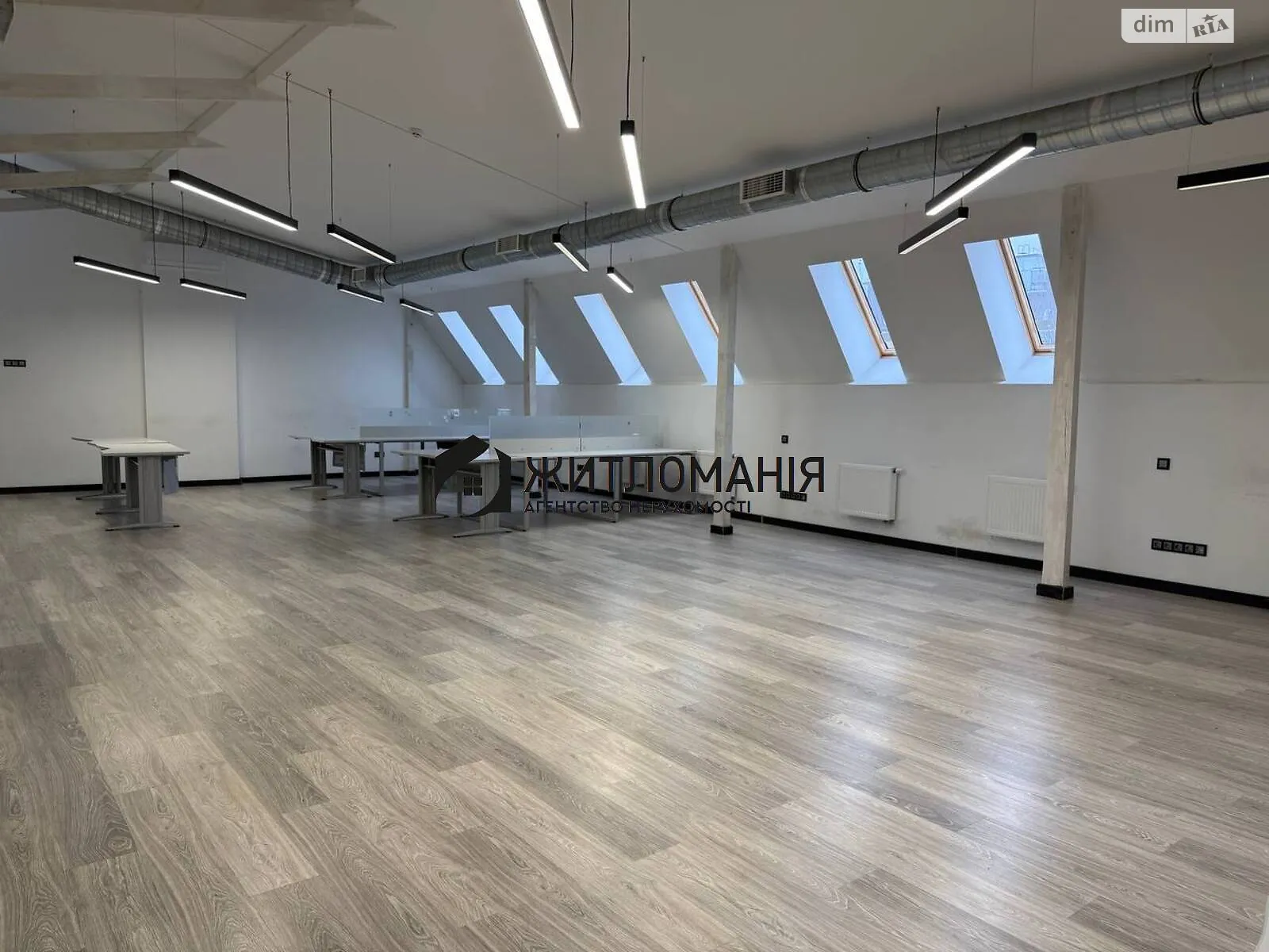 Сдается в аренду офис 170 кв. м в бизнес-центре, цена: 2500 $ - фото 1