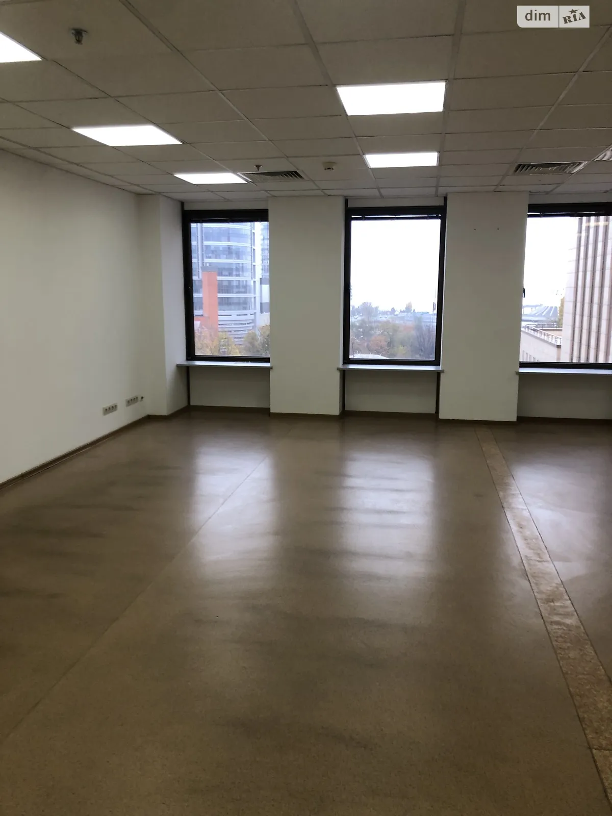 Сдается в аренду офис 56.6 кв. м в бизнес-центре, цена: 36790 грн - фото 1