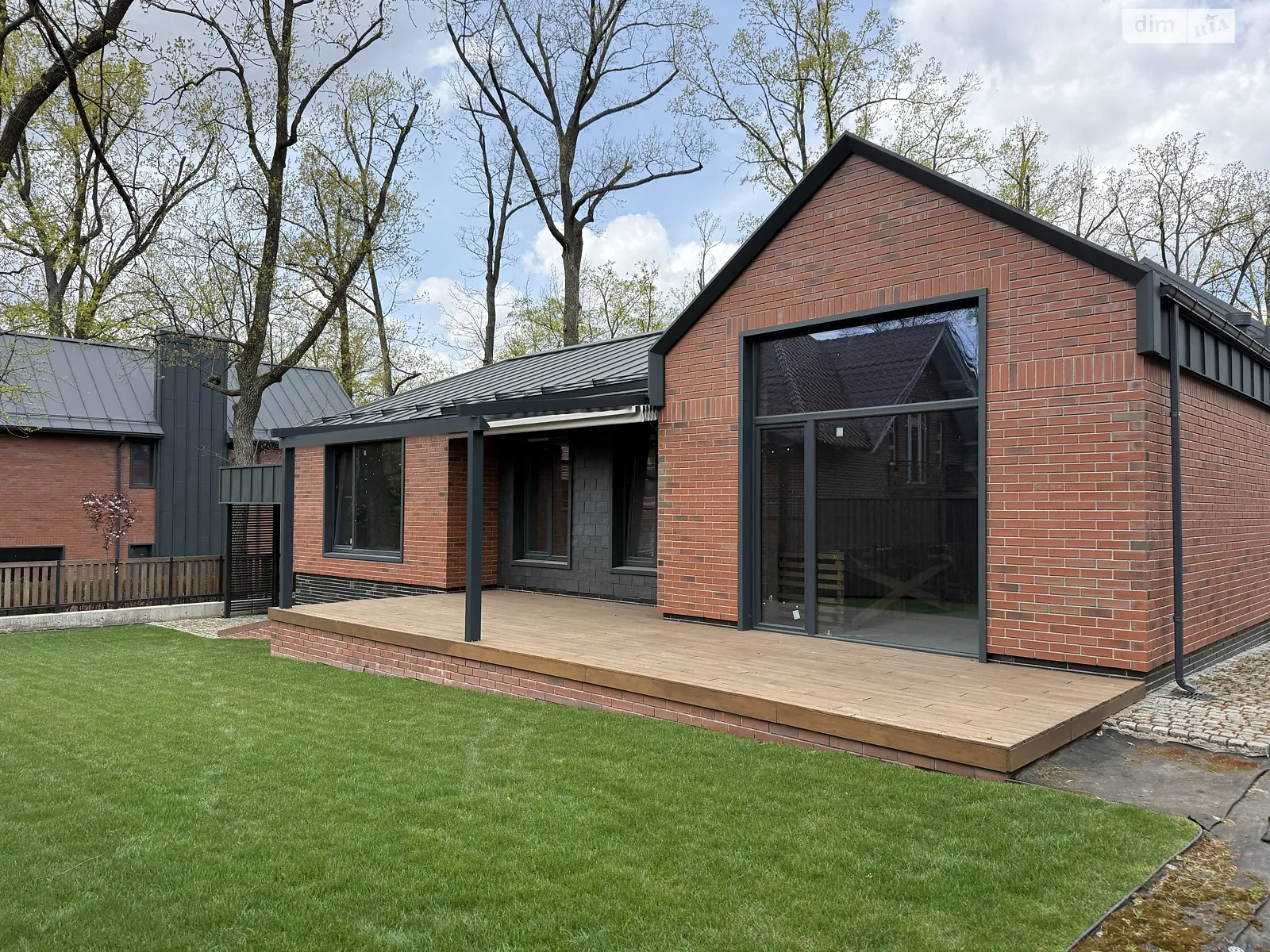 Продается одноэтажный дом 130 кв. м с участком, цена: 325000 $ - фото 1