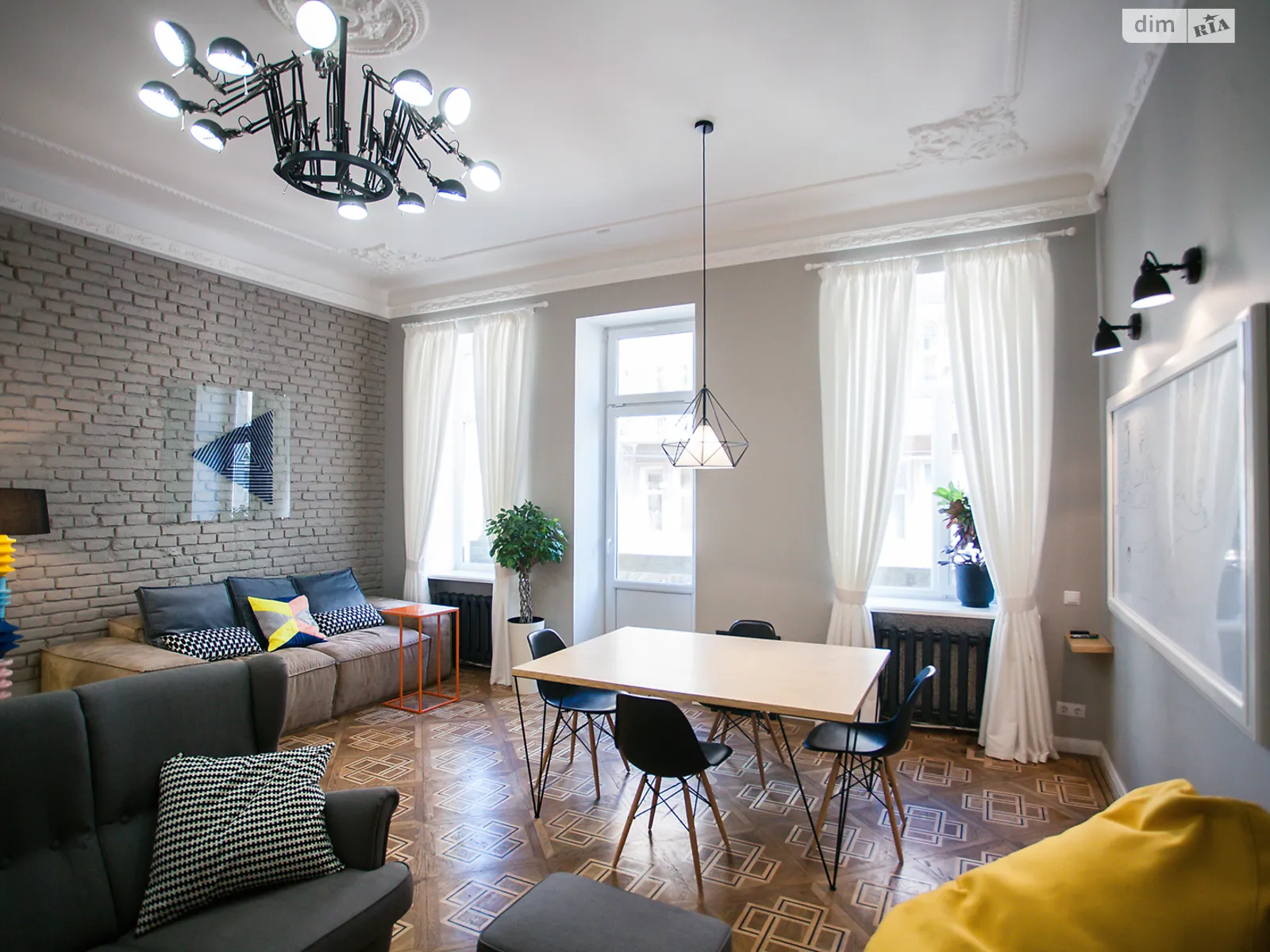 Сдается в аренду офис 160 кв. м в бизнес-центре, цена: 1500 $ - фото 1