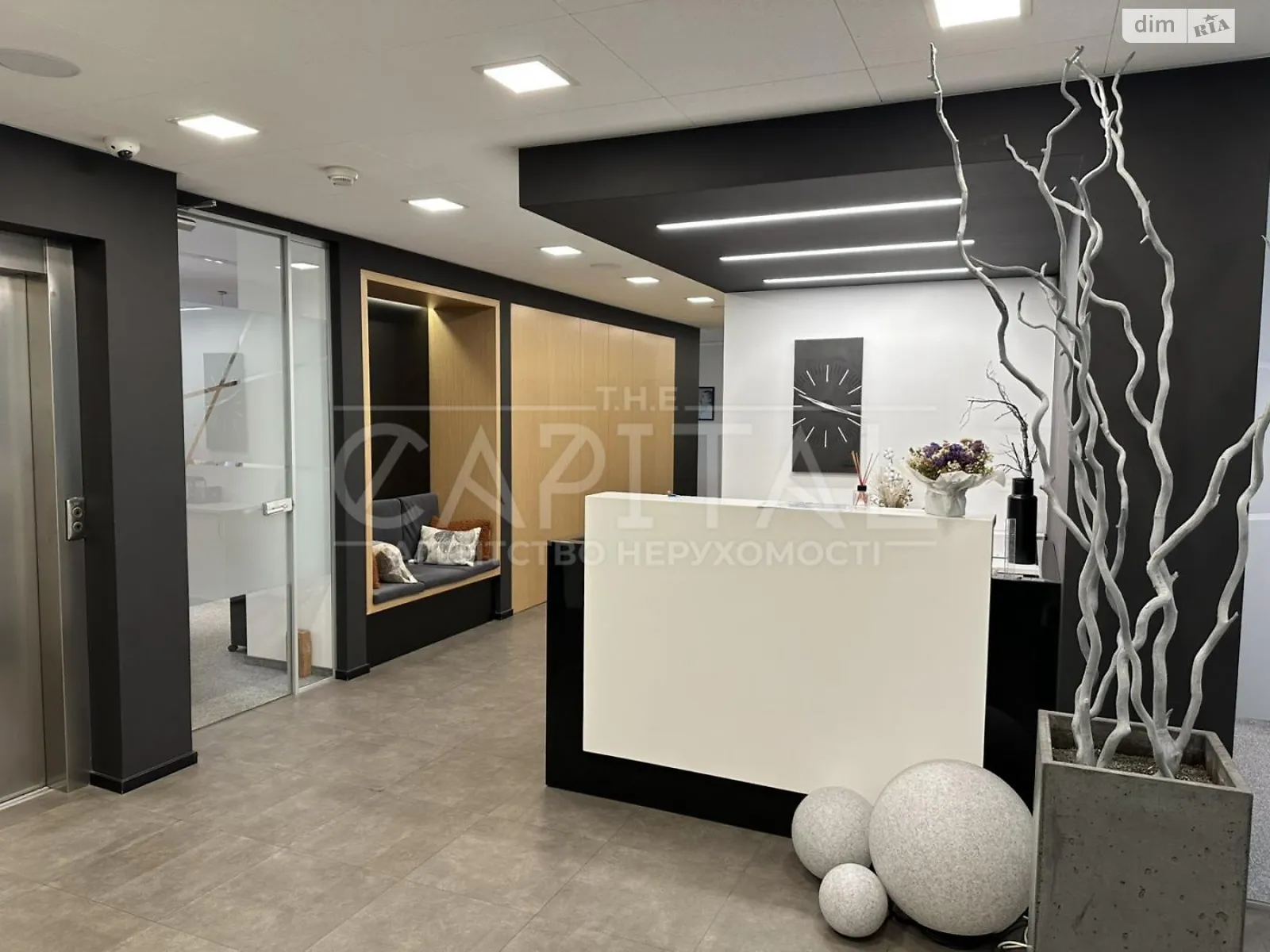 Сдается в аренду офис 247 кв. м в бизнес-центре, цена: 7000 $ - фото 1