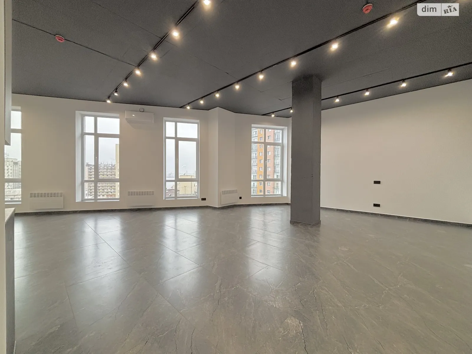 Сдается в аренду офис 61.9 кв. м в бизнес-центре, цена: 43000 грн - фото 1