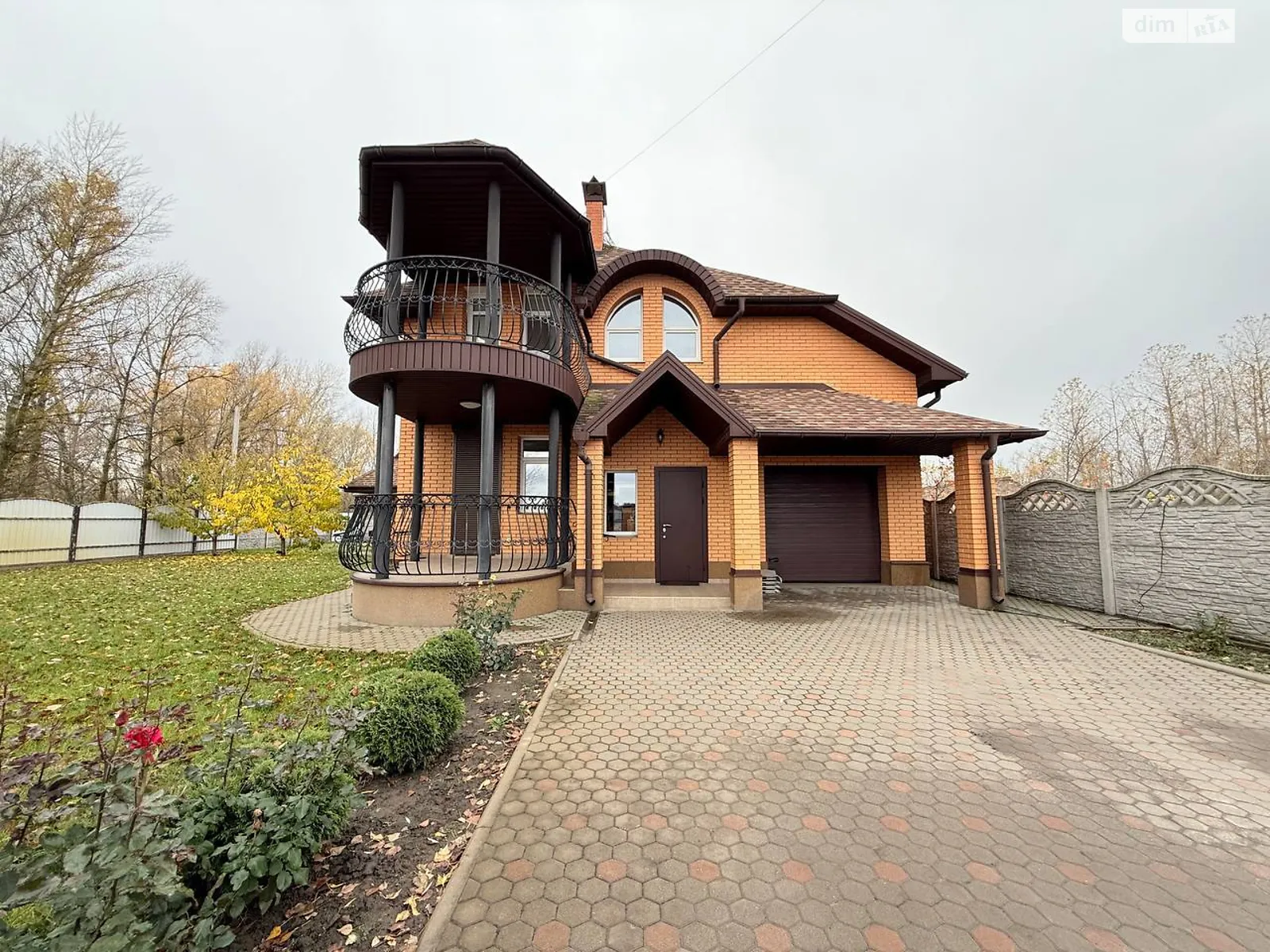 Продается дом на 2 этажа 128 кв. м с гаражом, цена: 157000 $ - фото 1