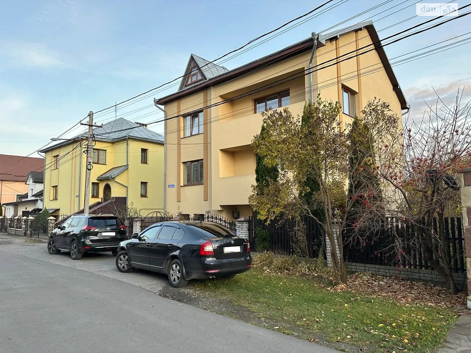 Продается дом на 2 этажа 271.8 кв. м с гаражом, цена: 330000 $ - фото 1