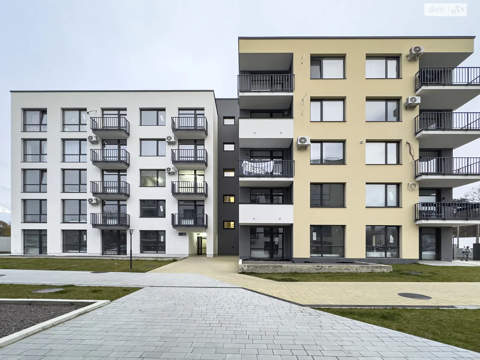 Продается 1-комнатная квартира 36.2 кв. м в Брюховичах, ул. Независимости, 19 - фото 1