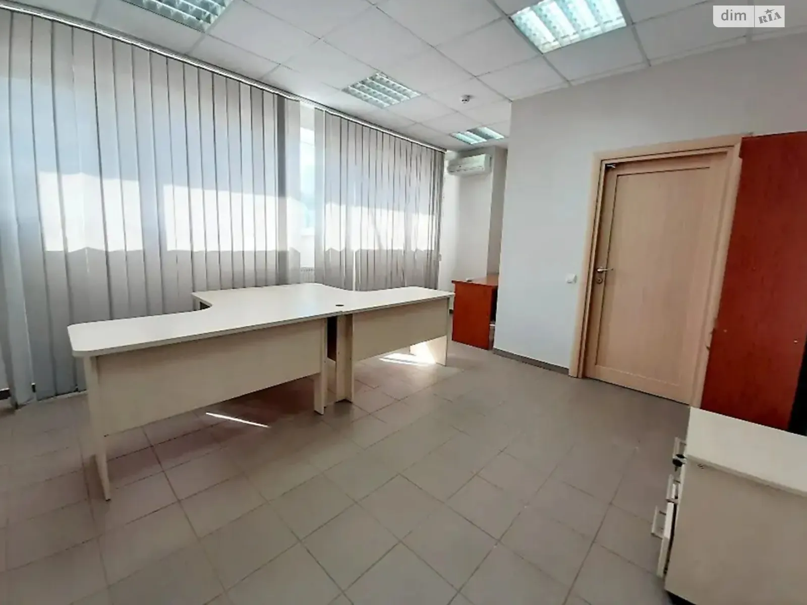 Сдается в аренду офис 340 кв. м в бизнес-центре, цена: 75000 грн - фото 1