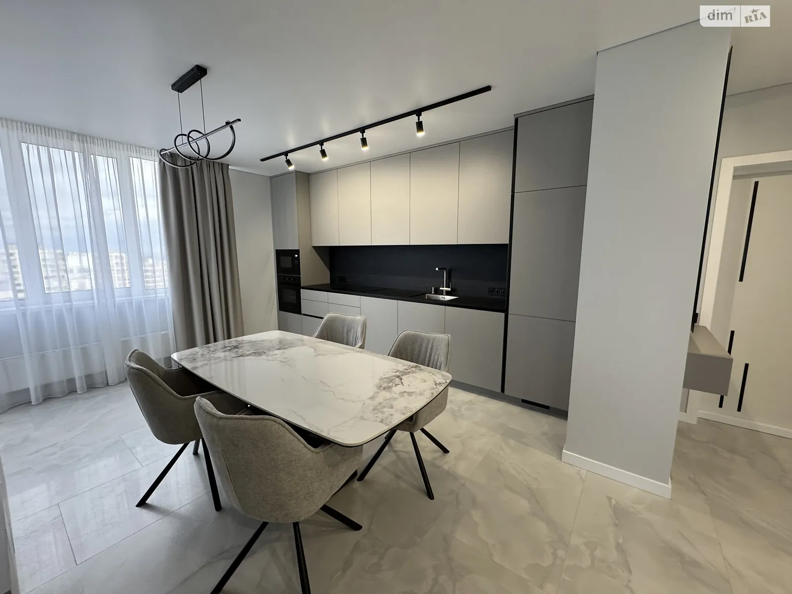 Продается 2-комнатная квартира 65 кв. м в Киеве, ул. Александра Олеся, 9А - фото 1