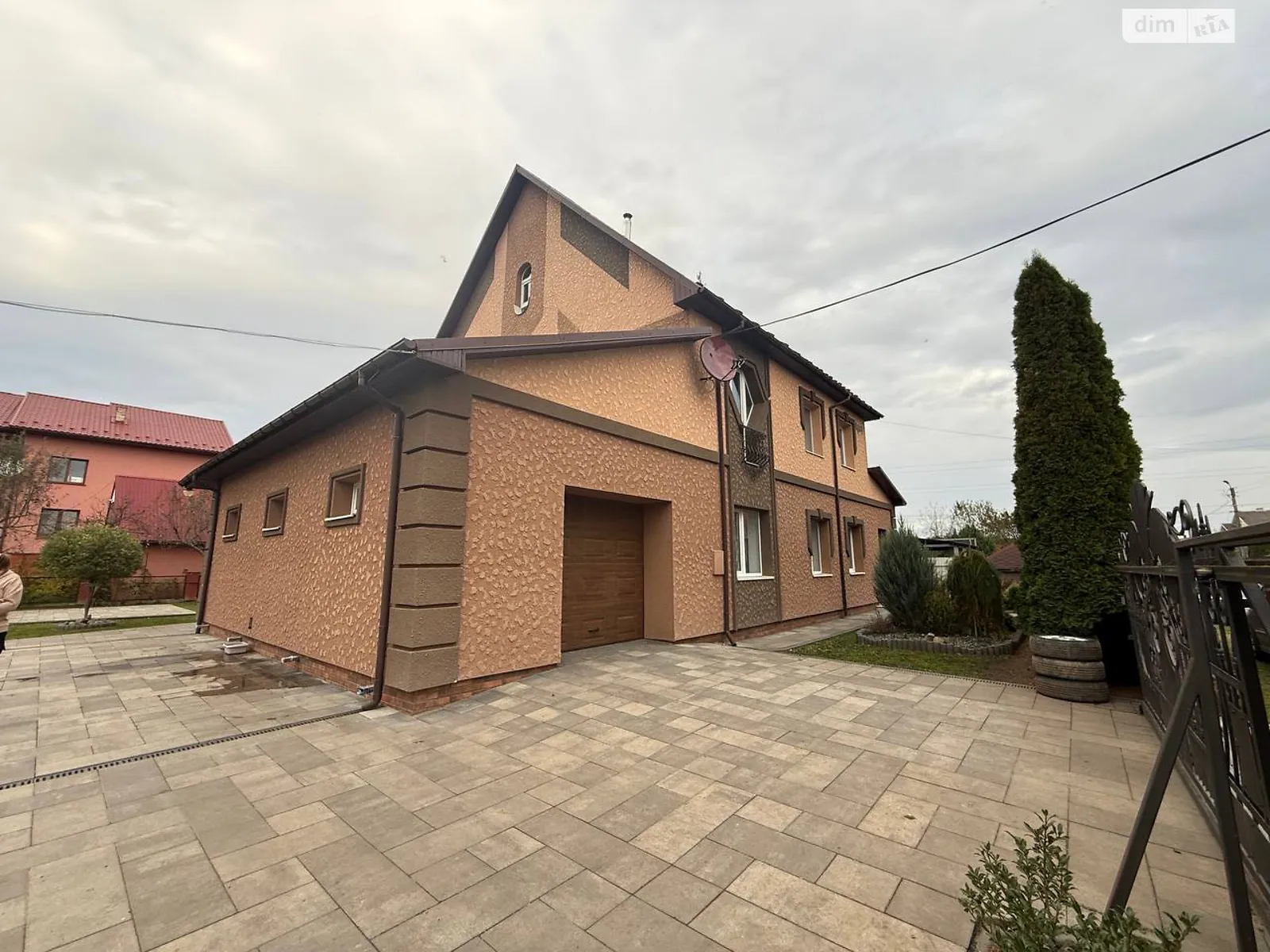 Продается дом на 2 этажа 216.2 кв. м с баней/сауной, цена: 220000 $ - фото 1