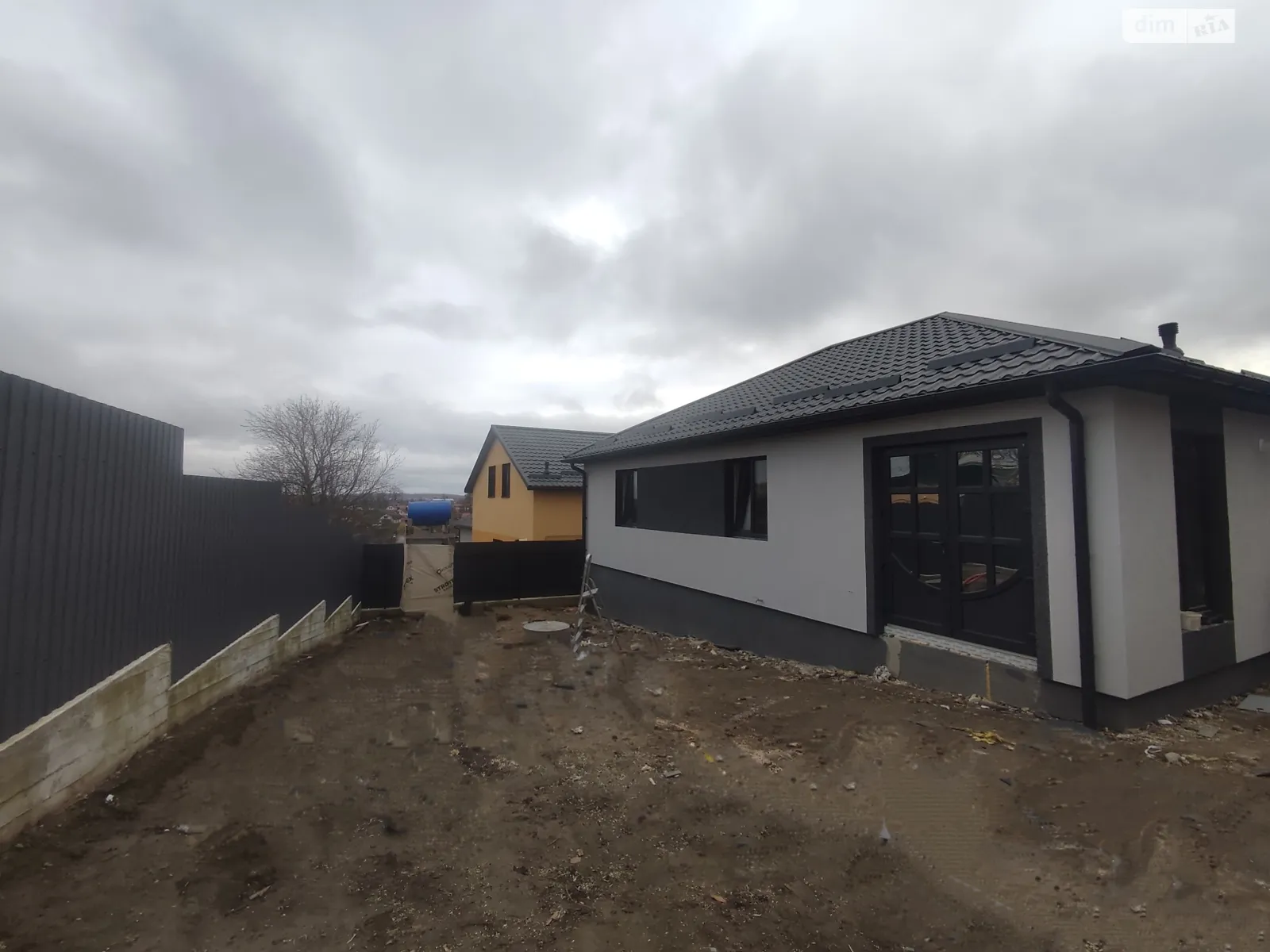 Продається одноповерховий будинок 98 кв. м з гаражем, цена: 86000 $ - фото 1