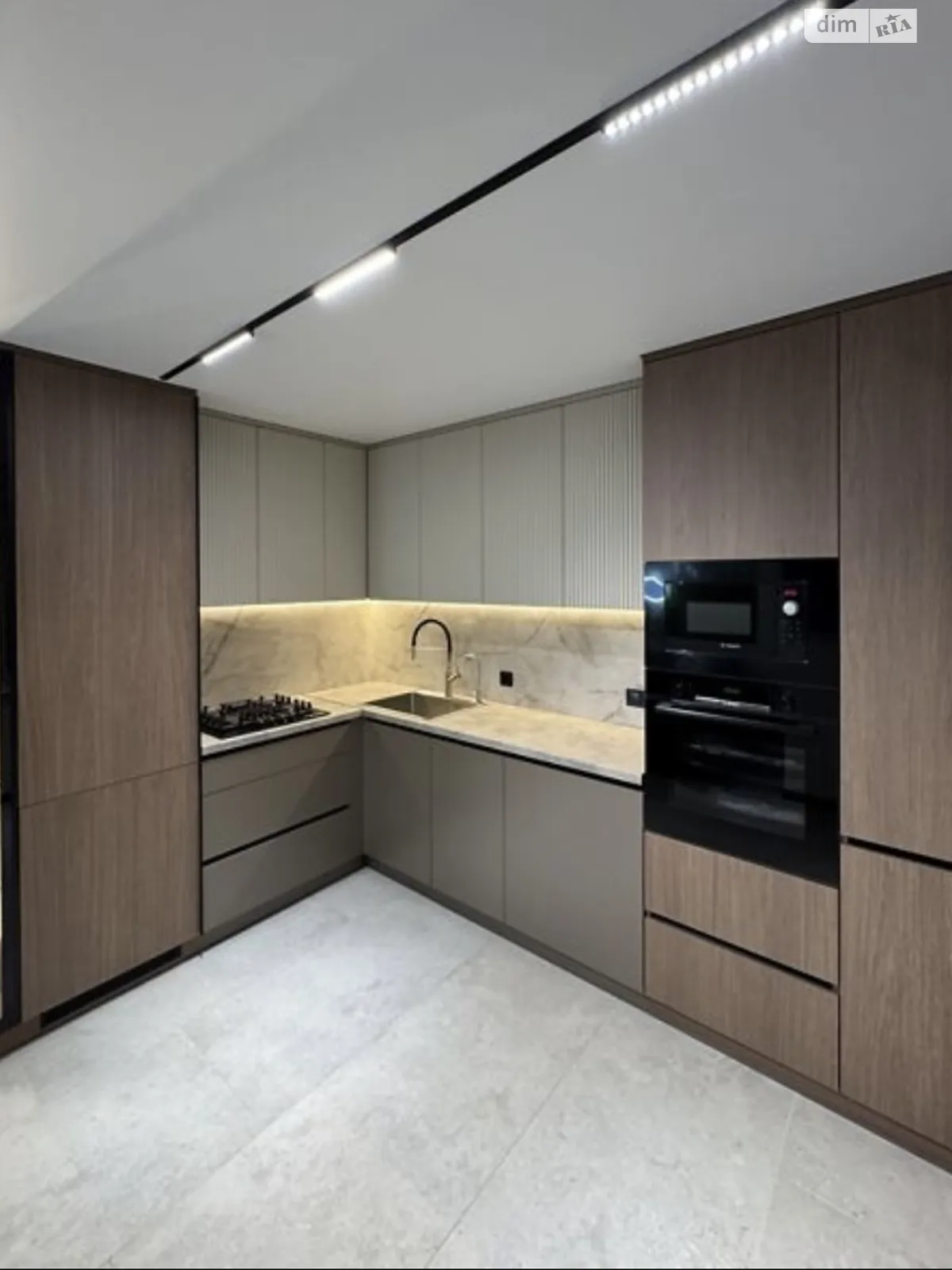 2-комнатная квартира 70 кв. м в Тернополе, пер. Генерала Мирона Тарнавского - фото 1