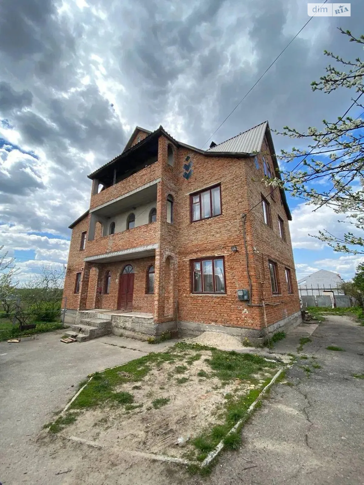 Продается дом на 3 этажа 391.3 кв. м с балконом, цена: 80000 $ - фото 1