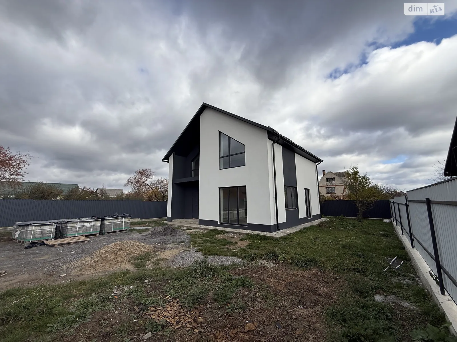 Продается дом на 2 этажа 120 кв. м с верандой, цена: 78000 $ - фото 1