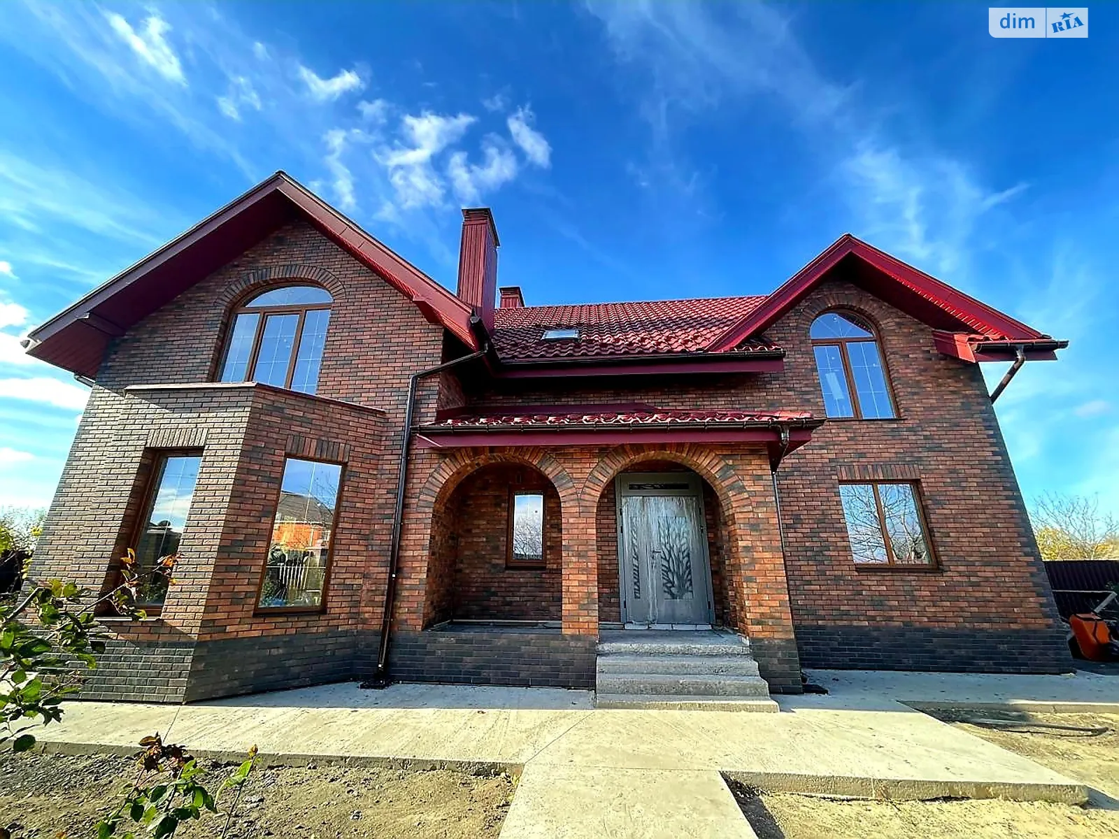 Продается дом на 2 этажа 234 кв. м с подвалом, цена: 168000 $ - фото 1