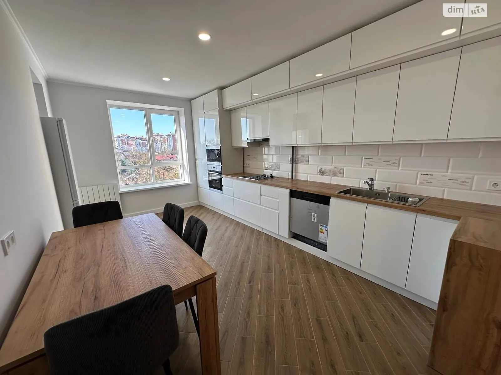 Сдается в аренду 3-комнатная квартира 94 кв. м в Криховцах, ул. Слободская - фото 1