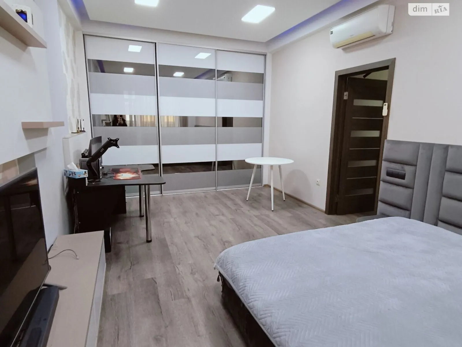 Продається 1-кімнатна квартира 57.8 кв. м у Одесі, просп. Небесної Сотні - фото 1