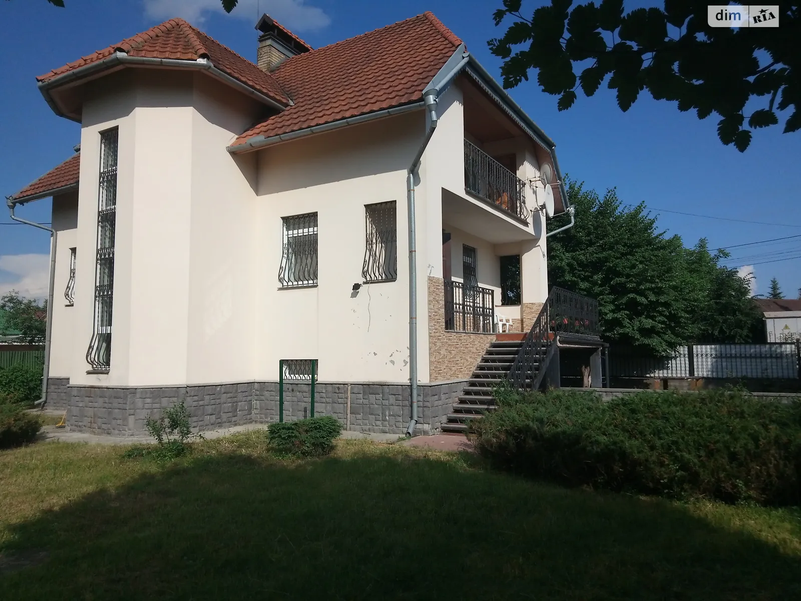 Сдается в аренду дом на 2 этажа 214.9 кв. м с подвалом, цена: 1199 $ - фото 1