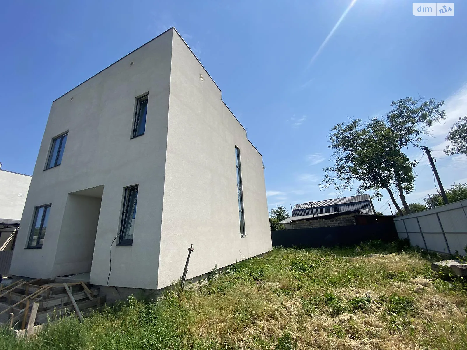 Продается дом на 2 этажа 115 кв. м с садом, цена: 68500 $ - фото 1