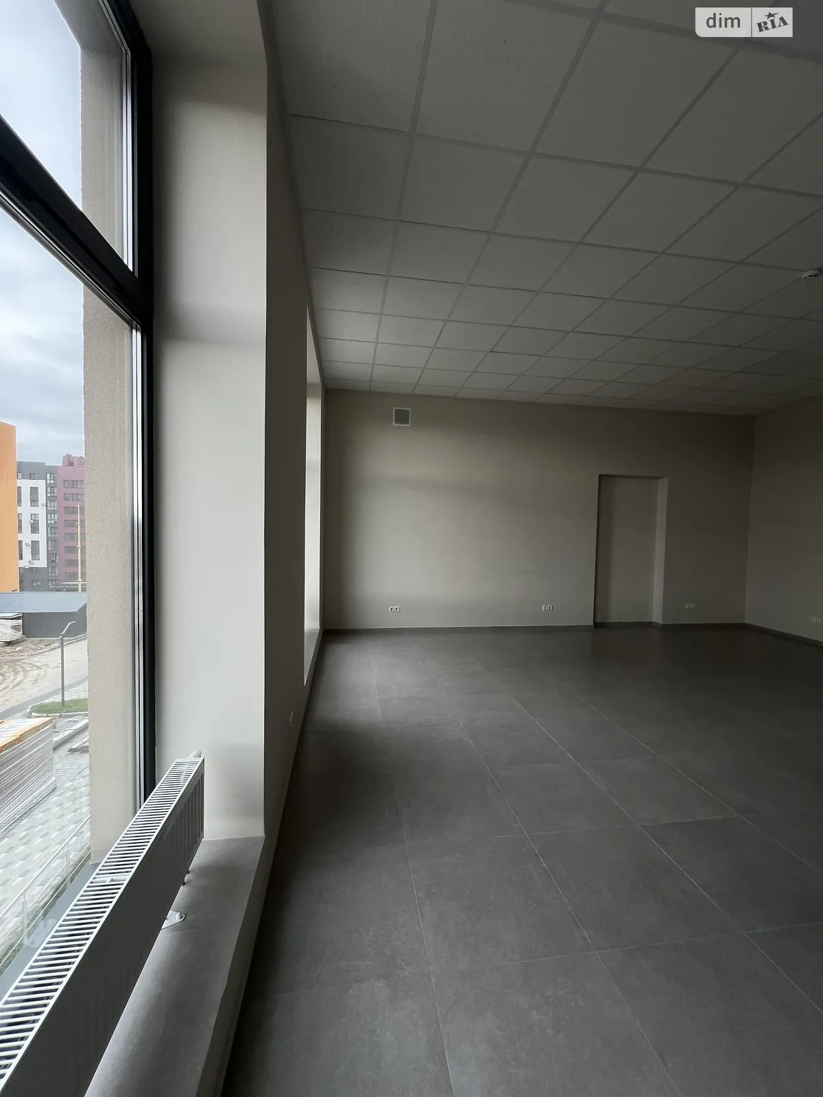 Сдается в аренду офис 48 кв. м в бизнес-центре, цена: 480 $ - фото 1