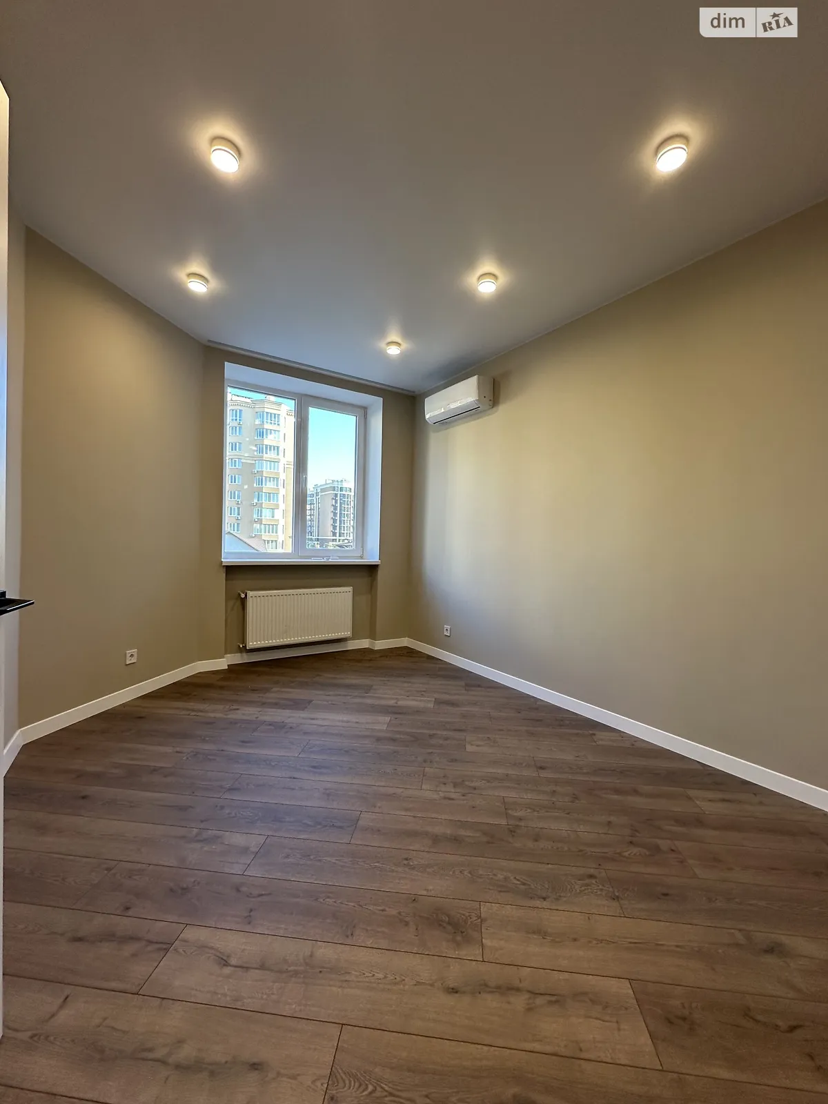 Продается 1-комнатная квартира 38 кв. м в Софиевской Борщаговке, ул. Академика Королёва, 4 - фото 1