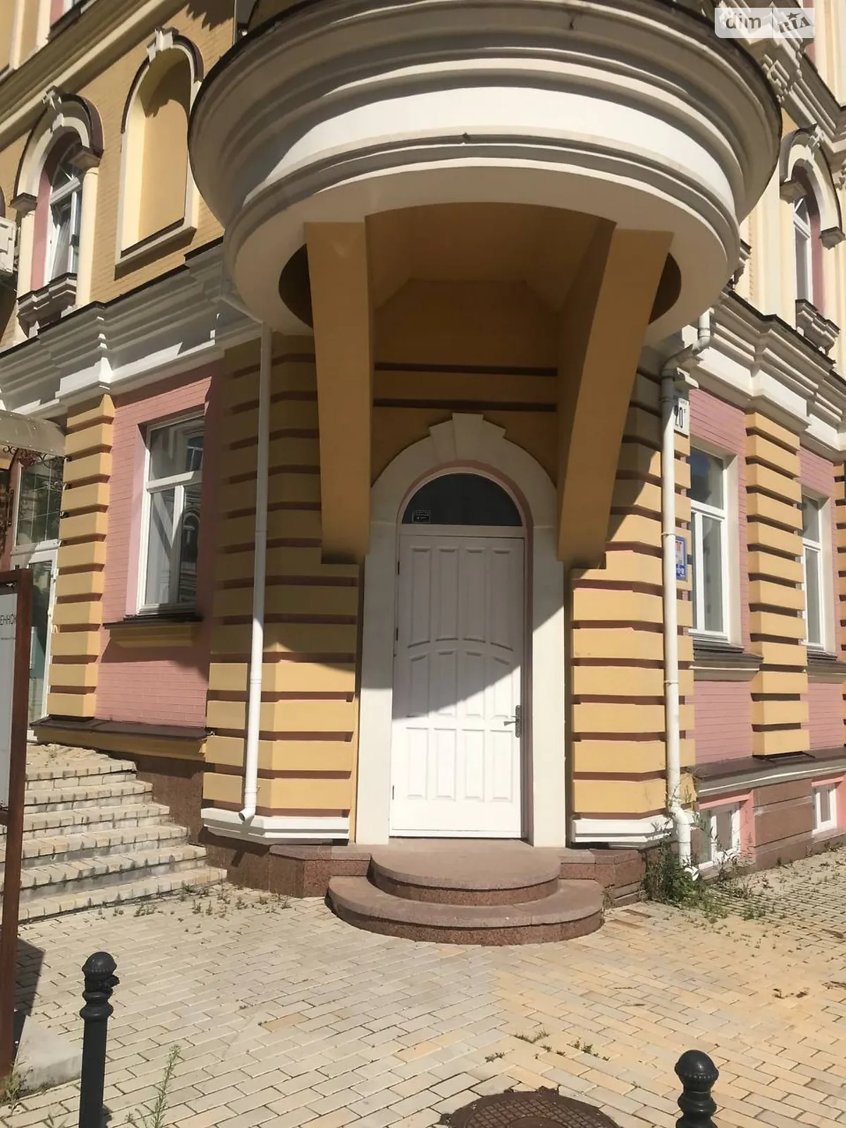 Продается офис 39.9 кв. м в бизнес-центре, цена: 120000 € - фото 1