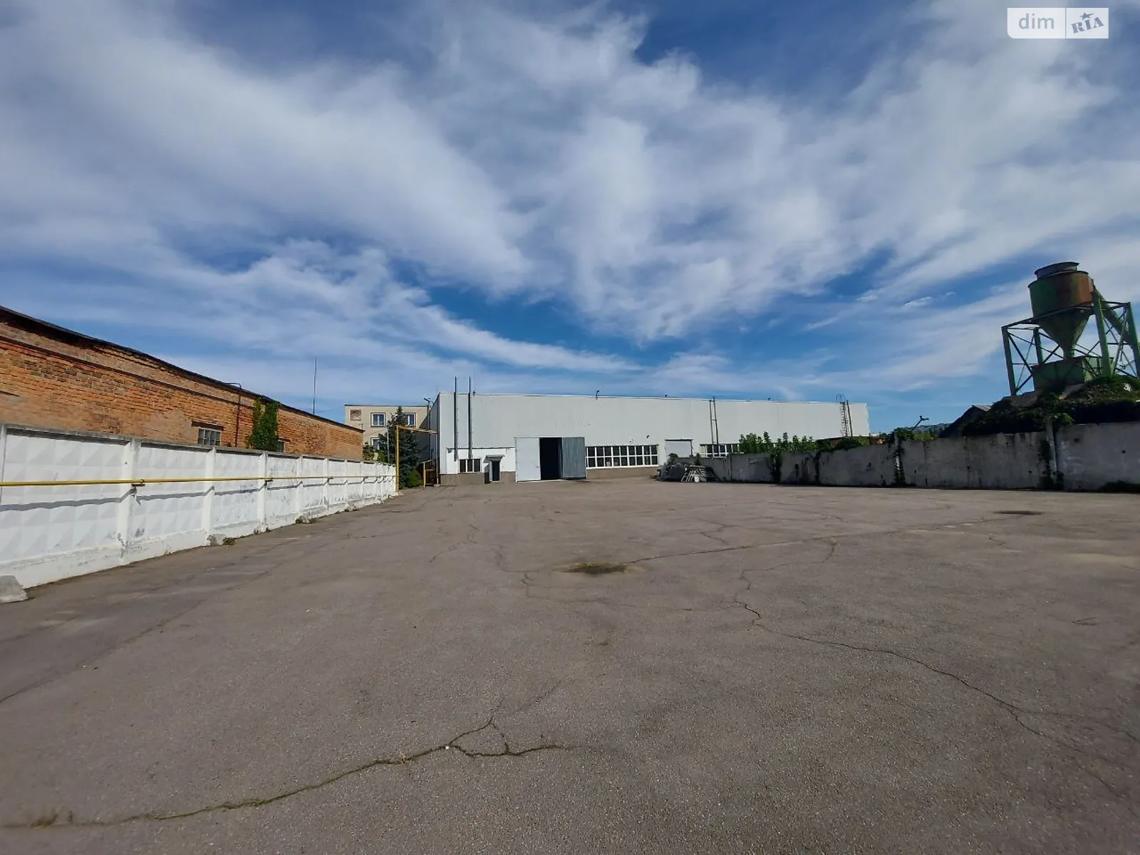 Продается объект сферы услуг 2160 кв. м в 3-этажном здании, цена: 1000000 $ - фото 1