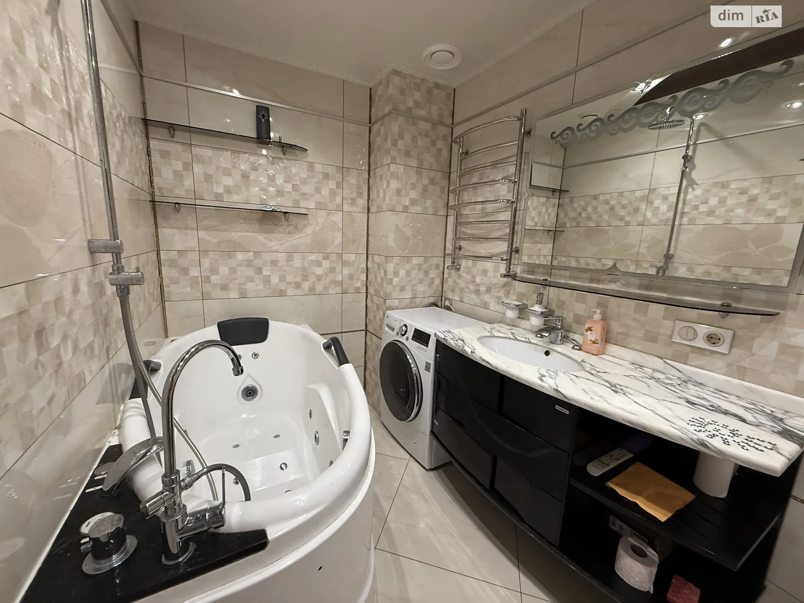 Сдается в аренду 1-комнатная квартира 72 кв. м в Ужгороде, ул. Докучаева, 4А - фото 1